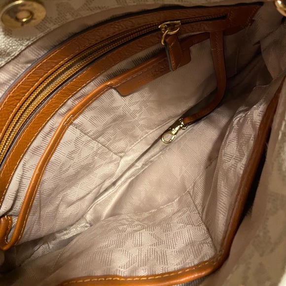 Beau MK 👜 - Picture 9 of 10